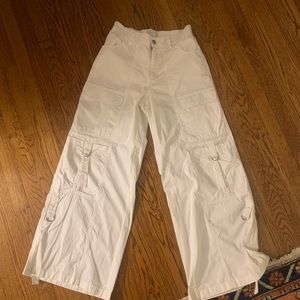 BARELY WORN URBAN OUTFITTERS BDG WHITE CARGO PANTS SIZE MEDIUM